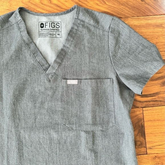 Figs Catarina One Pocket Scrub Top V-Neck Stretch Women XS Graphite FW1000 - Picture 11 of 12